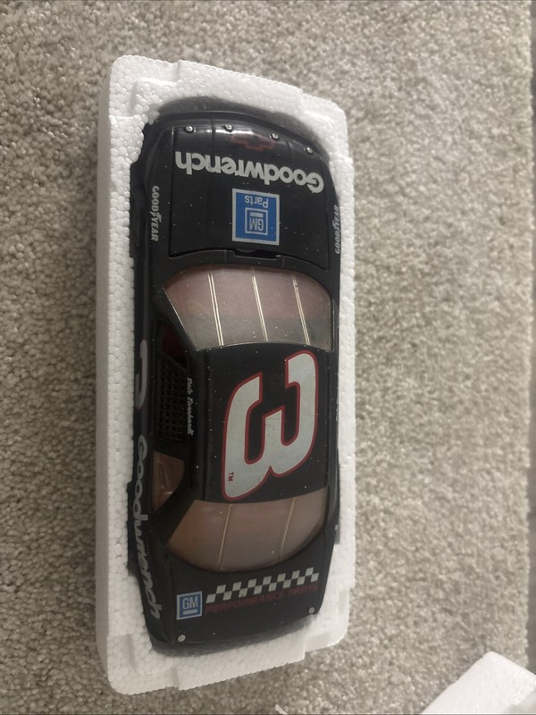 Dale Earnhardt Monte Carlo 1:24 Scale Car