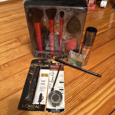 Makeup And Brushes Bundle 6 Pieces Including A 5 Pieces Flawless Face Set