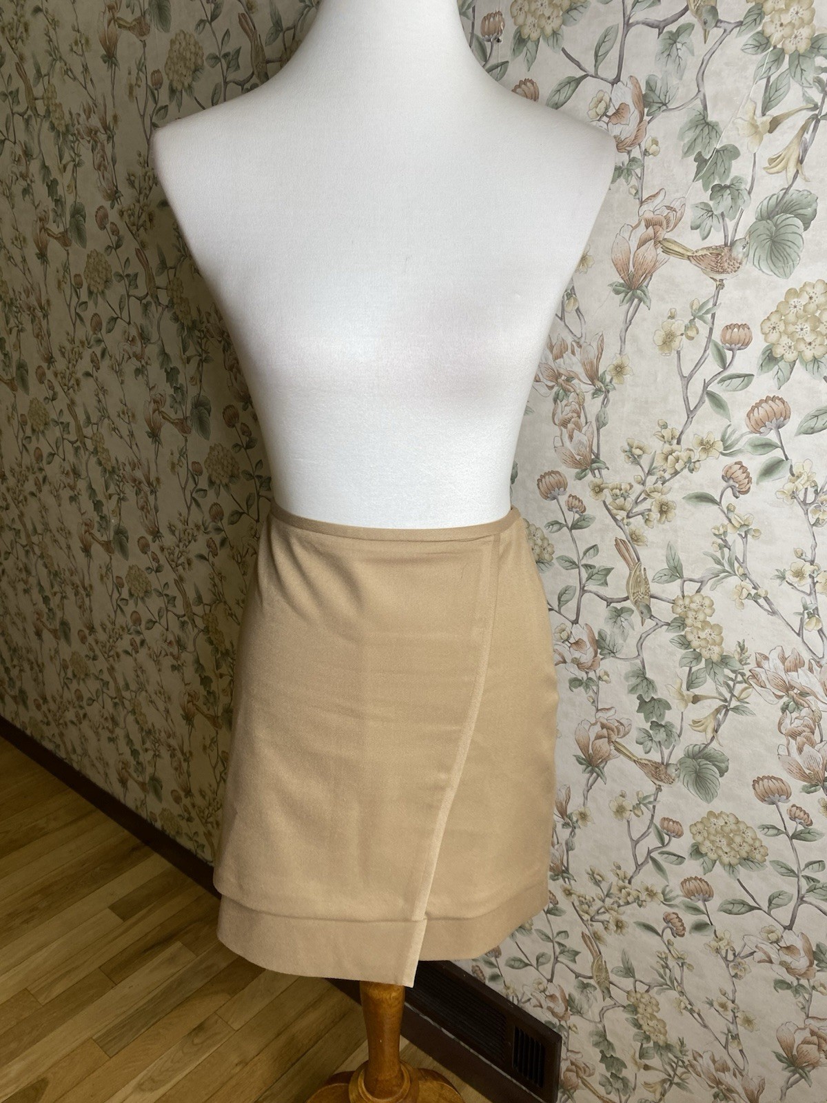 White House Black Market Camel Seamed Pencil Mini Skirt Size 2 Layered