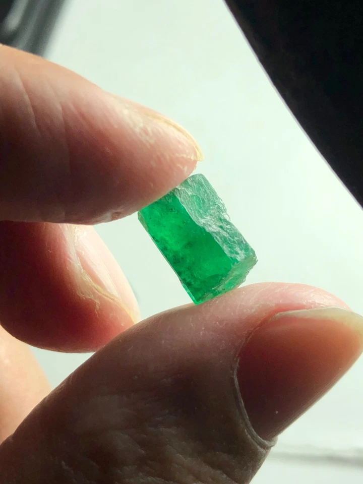 Esmeralda Swat áspera alucinante de 7,60 quilates natural sin faceta de aceite calidad de @S Foto 4 de 4