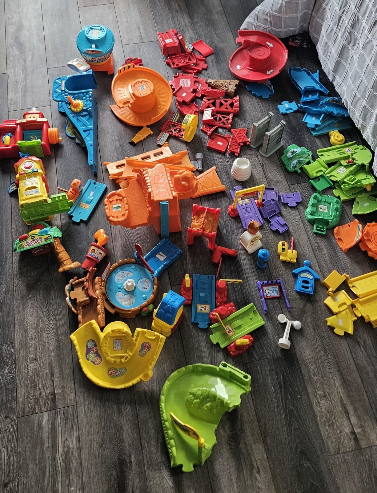 Lot Train, Fire, Zoo, Garage Sets New Batteries 100+