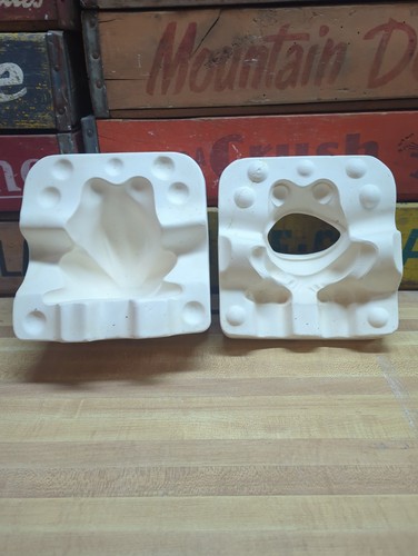 1976 Future Molds Big Mouth Frog Sponge Holder Ceramic Slip Mold #219