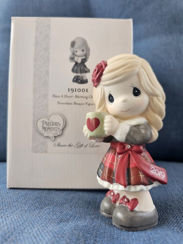 Precious Moments 2019 figurine Have a Heart - Warming Christmas 191001 w/ box