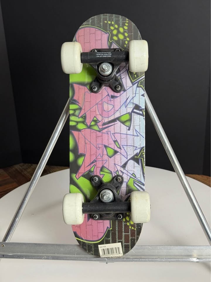 National Sporting Goods SB1705 Kids Mini Skateboard Graffiti 17”