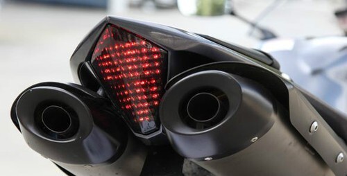Topzone Fanale Posteriore LED Con Frecce Integrate Per Honda CBR1100XX 1999-2006 - Lenti Fumé, Plug And Play