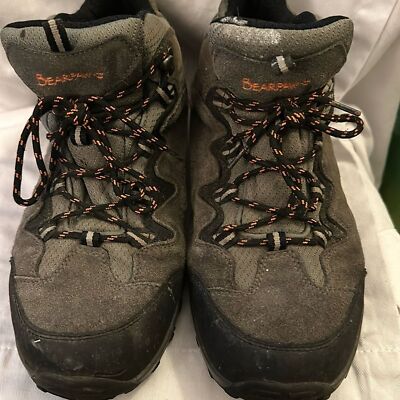 Mens Bearpaw hiking boots Used 10.5. Soles are in great condition.