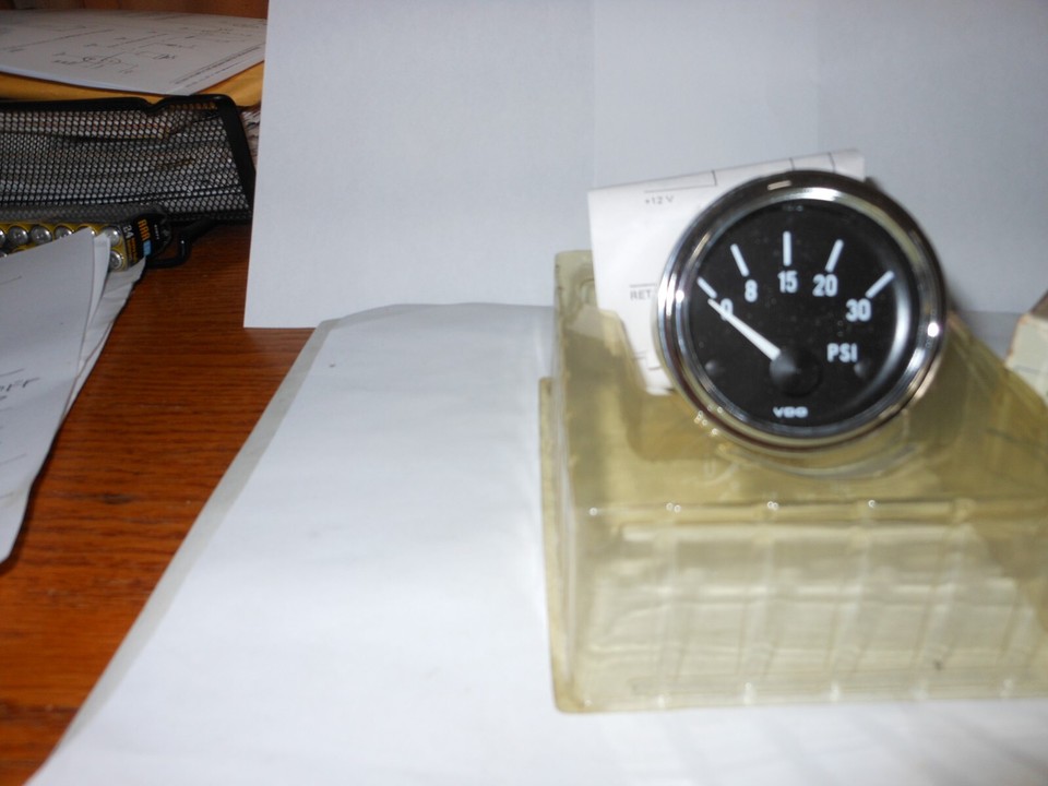 GENUINE VDO 350 301 ELECTRIC OIL PRESSURE GAUGEZERO TO 30 PSI21/16