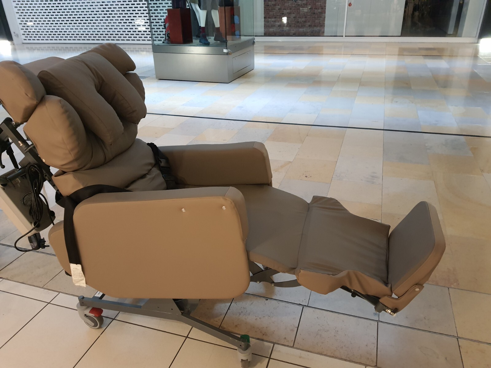 Tilt in Space Configura Advance Chair Cushion Air System Prevents