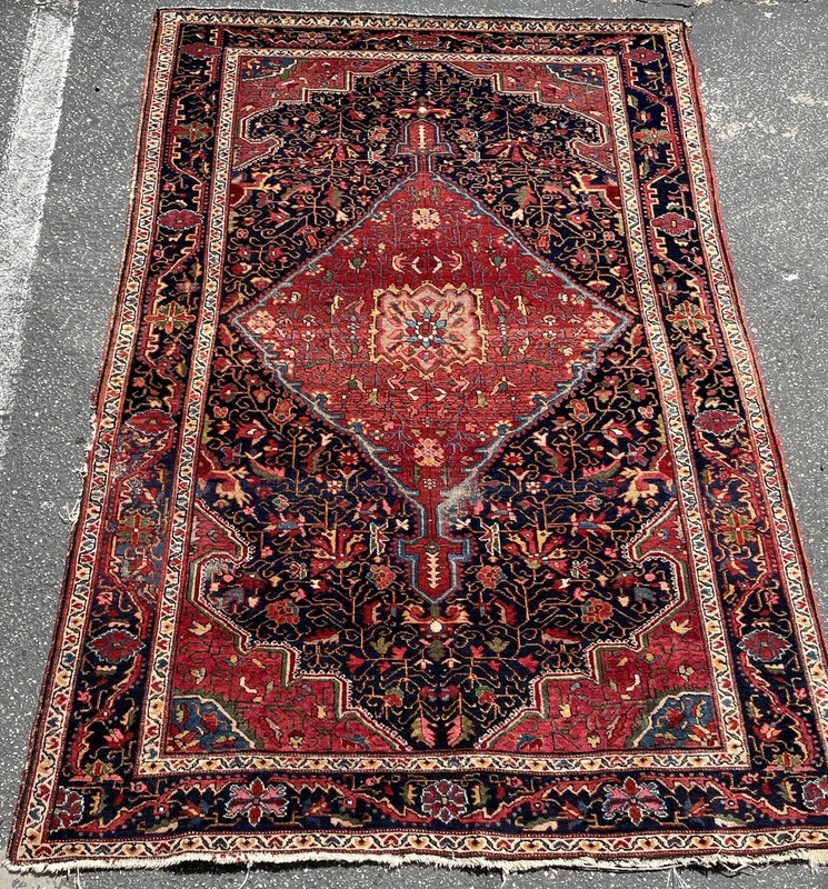 AN ATTRACTIVE ANTIQUE JOSAN 4’4” X 6’9”