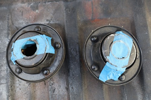 53 62 CORVETTE FRONT HUBS AND BEARING ORIGINAL DRUM BRAKES - Picture 2 of 2