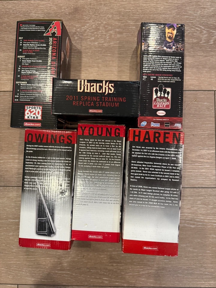 5 Arizona Diamondbacks Bobbleheads and 2011 Spring Training Replica Stadium - Image 4 of 4