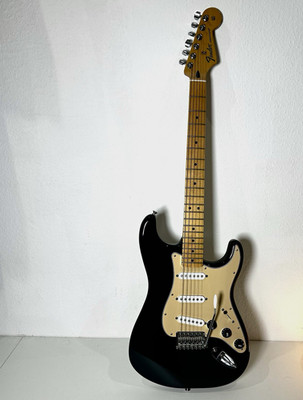 Fender Standard Stratocaster MIM 2012   praktisch ungespielt + Tasche