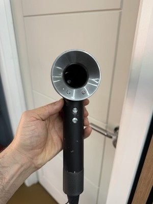Dyson Supersonic Haartrockner, speziell als HD01 oder HD07 Modell gekennzeichnet