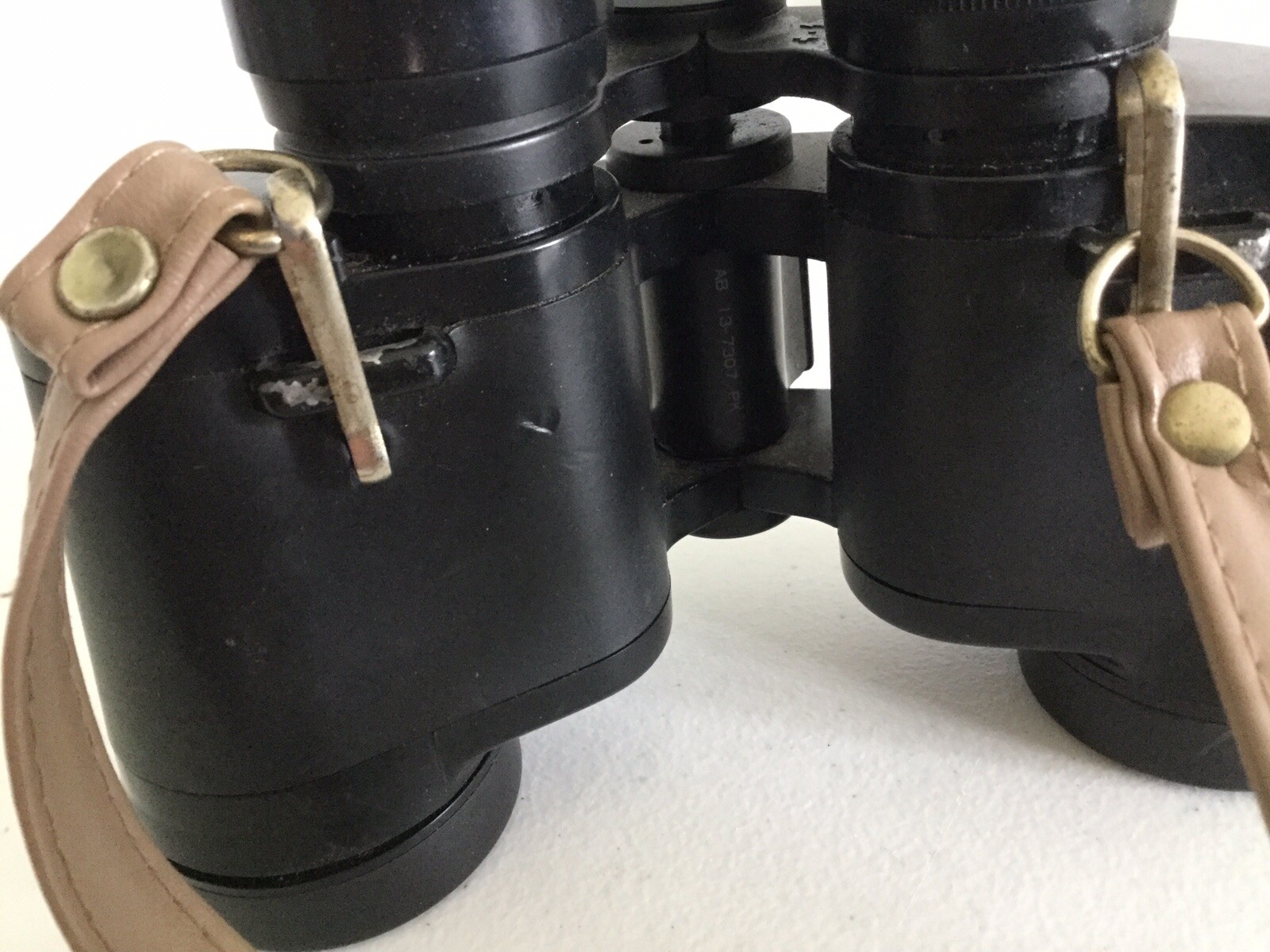 BUSHNELL Binoculars. 137307K. 7x35. 487 Ft 1000 Yards. Excellent