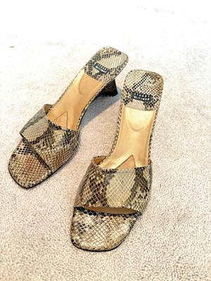 Beautiful Stuart Weitzman Diamondback Snakeskin Print Leather Slides 7.5