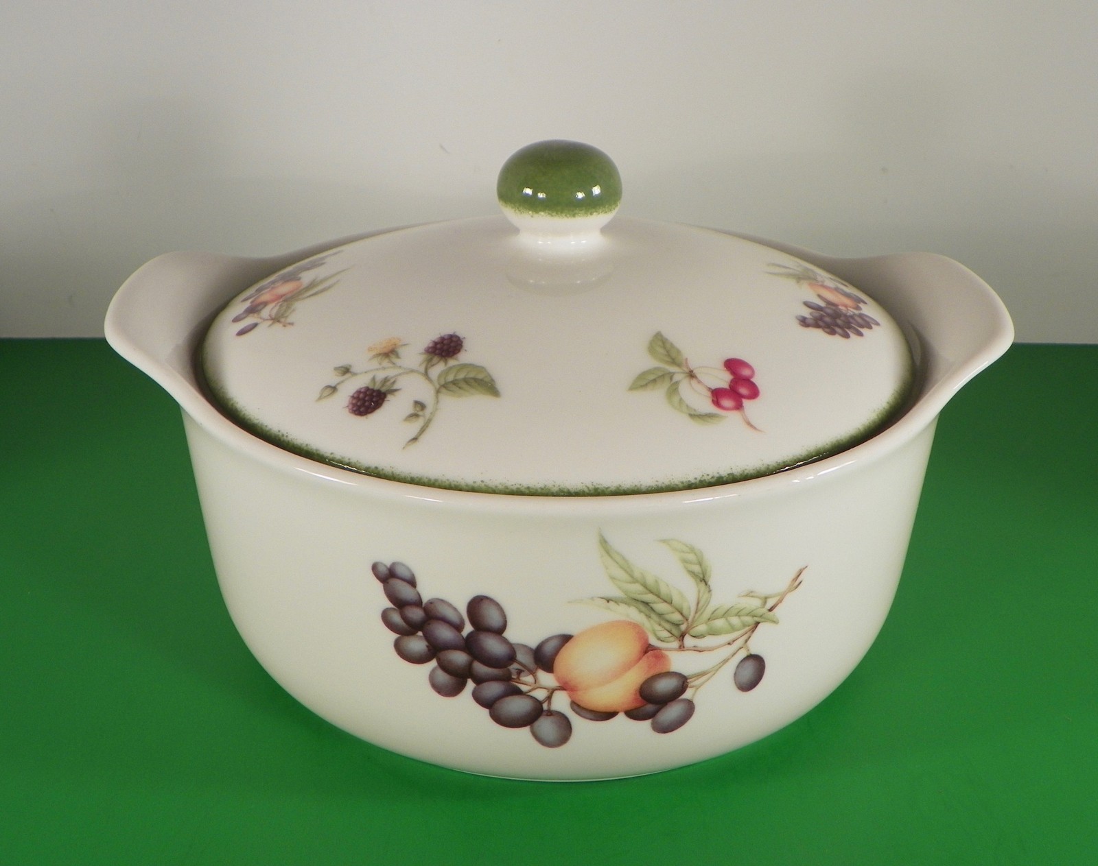 Royal Doulton Country Lane 3-qt covered casserole dish, retired