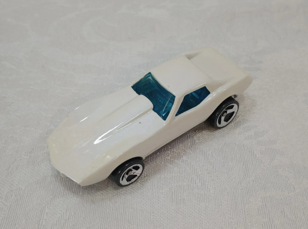 Hot Wheels 1976 Corvette ホワイト ミニカー Hot Wheels Corvette Stingray 1976 Indiana Vintage Manufacture