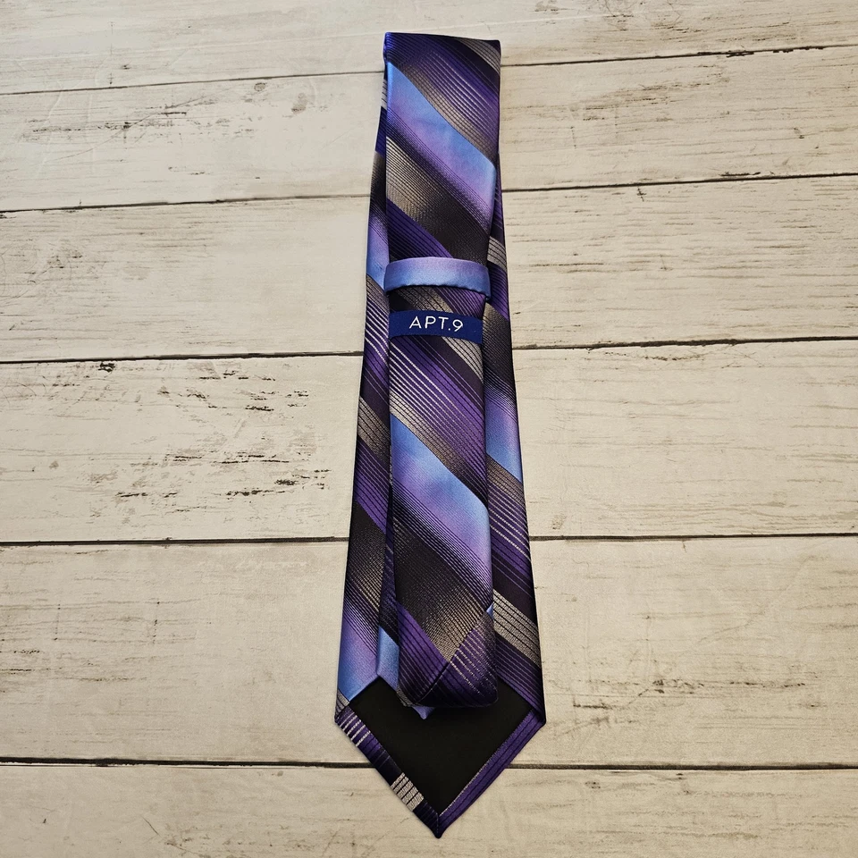 Gravata APT 9 masculina clássica roxa azul preta listrada prata poliéster formal - Imagem 4 de 4