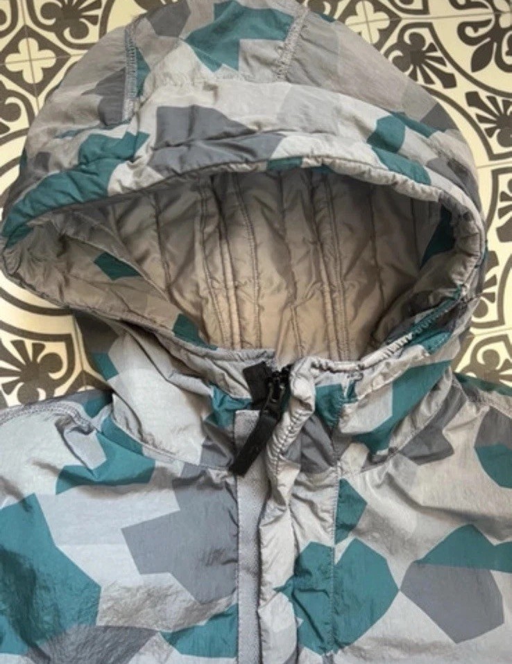 Stunning Preloved Stone Island Coat.Age 14 Years.Cost £550. image 4