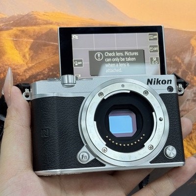 US Nikon 1 J5 20.8 MP Mirrorless Digital Camera - Silver for sale
