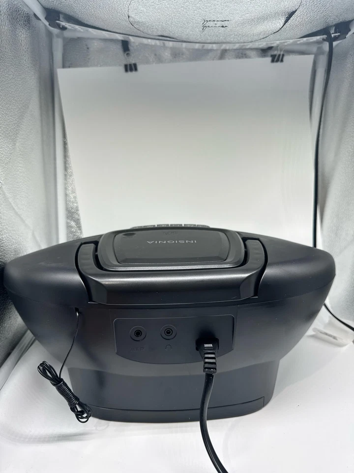 Insignia Radio AM/FM Portátil CD Boombox con Bluetooth - Plateado/Negro Foto 2 de 4