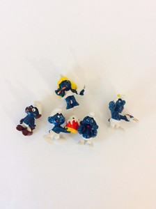 miniature smurf figurines