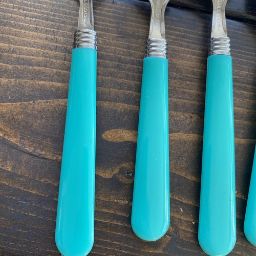 Turquoise Plastic Handle Vintage Flatware- 5 Placement See Pictures - Picture 9 of 14