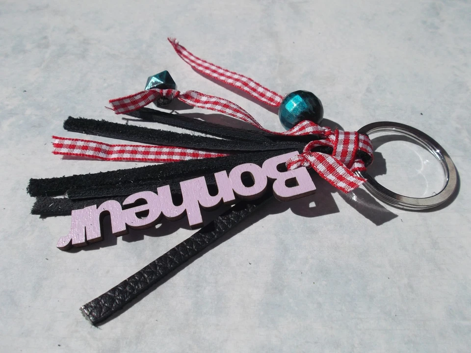 PORTE CLEFS BONHEUR BIJOU DE SAC POMPON CUIR NOIR 12 cm FAIT MAIN UNIQUE !!! - Photo 3/4