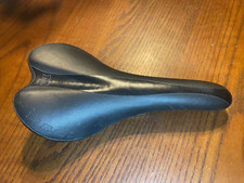 Sella MASI Nera di VELO, Copertura Sintetica, Guide in Acciaio, Italia