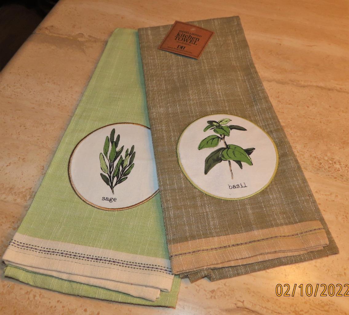 S; Basil, Sage; Cotton Nwt; 18x28 White. Green Tones, Tan
