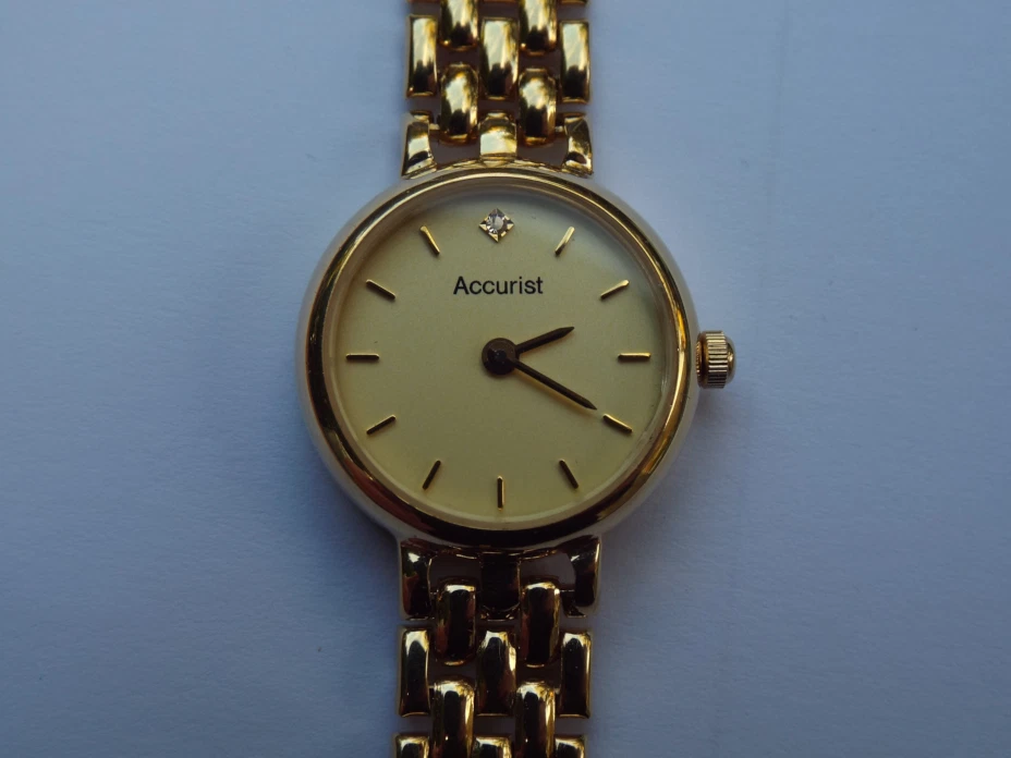 Accurist 9 carat 2025 gold ladies watch
