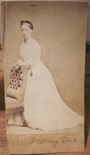 Albumen Photograph MISS FANNY DIX Woman id'd UK or Irish British album 1870s - Foto 1 di 2