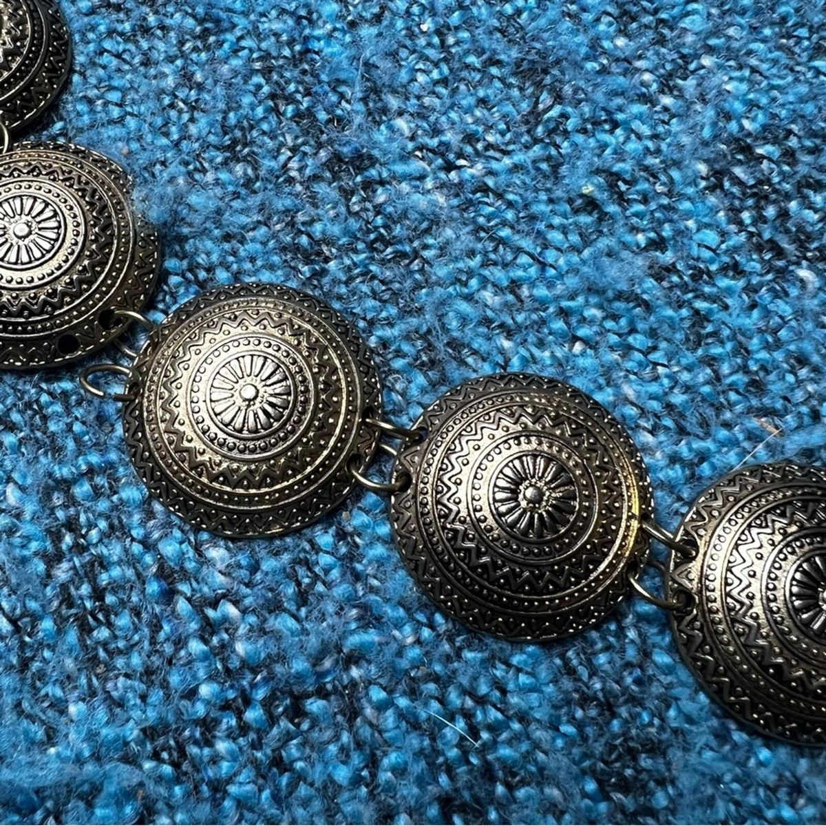 Round Medallion Metal Chain Belt Y2K Gold Tone 80s Gold Tone Metal Draped Chain Belt | Lariat Tassel Gold  main image 2