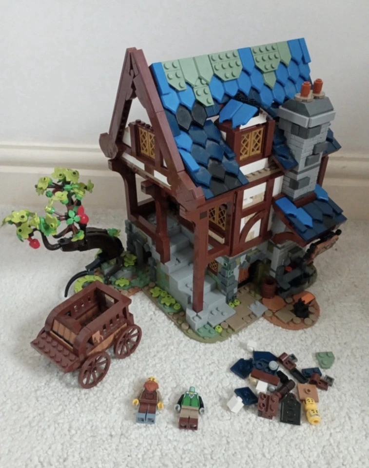 LEGO Ideas 21325 Medieval Blacksmith, photo 1 of 4