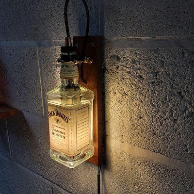 WHISKEYFLASCHE WANDLEUCHTE JACK DANIELS TENNESSEE HONEY MANCAVE BAR ETC. 