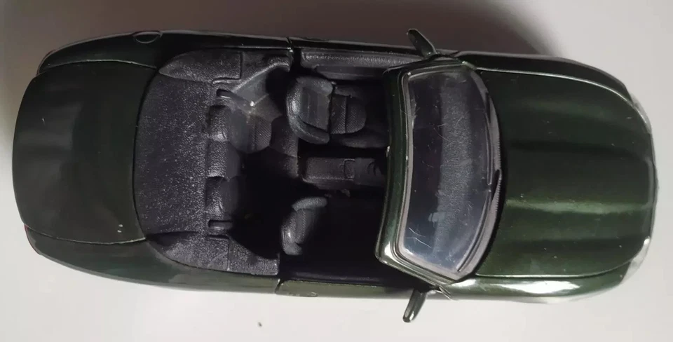 AUTOMOBILE JAGUAR XK8 MAISTO SCALA 1/24 - Immagine 4 di 4