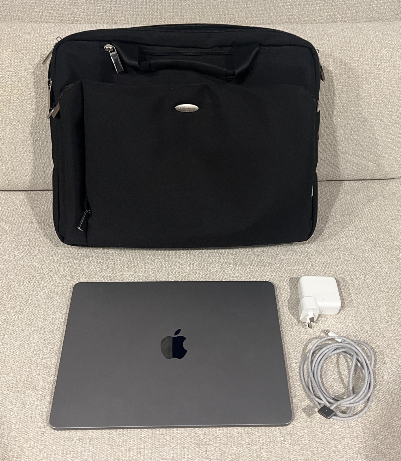 MacBook Air 2022 13.6" M2 Space Grey BH:89% 8GB 256GB GPU-8 - *EXCELLENT*