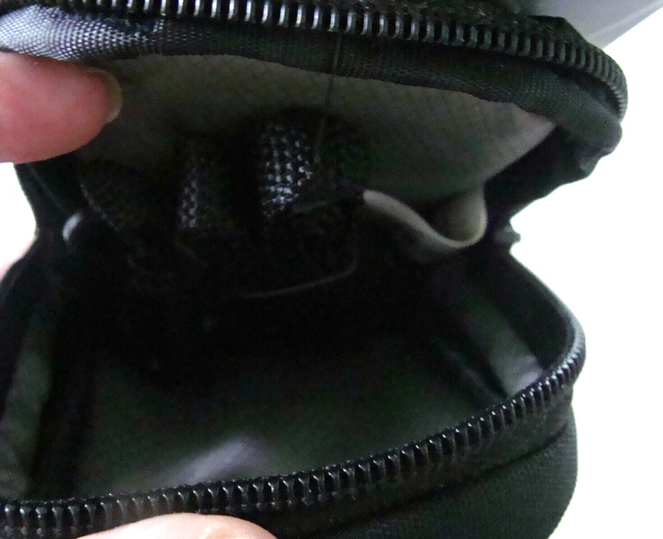 NIP 2011 Case Logic DCB-302 Black Polyester Compact Camera Carrying Case - Image 4 of 4