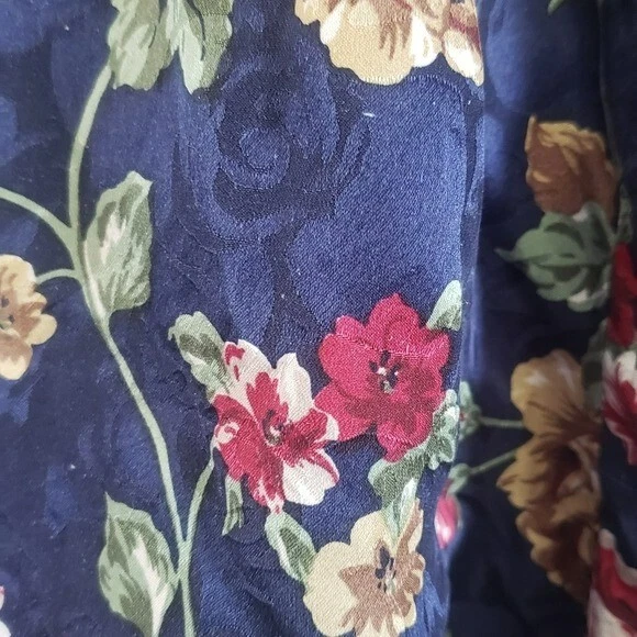 MORGAN TAYLOR 100% silk blue red floral shorts sz Small pull on stretch EUC - Image 3 of 4