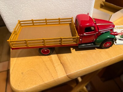 NEW Lot Chevy 1:32 Models: 1923 1 Ton Truck w Propane Bottles & 1941 Stake Truck