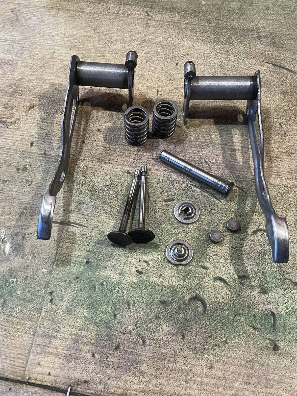Valve Rocker Assembly - Briggs & Stratton 750EX Series Engine (202)