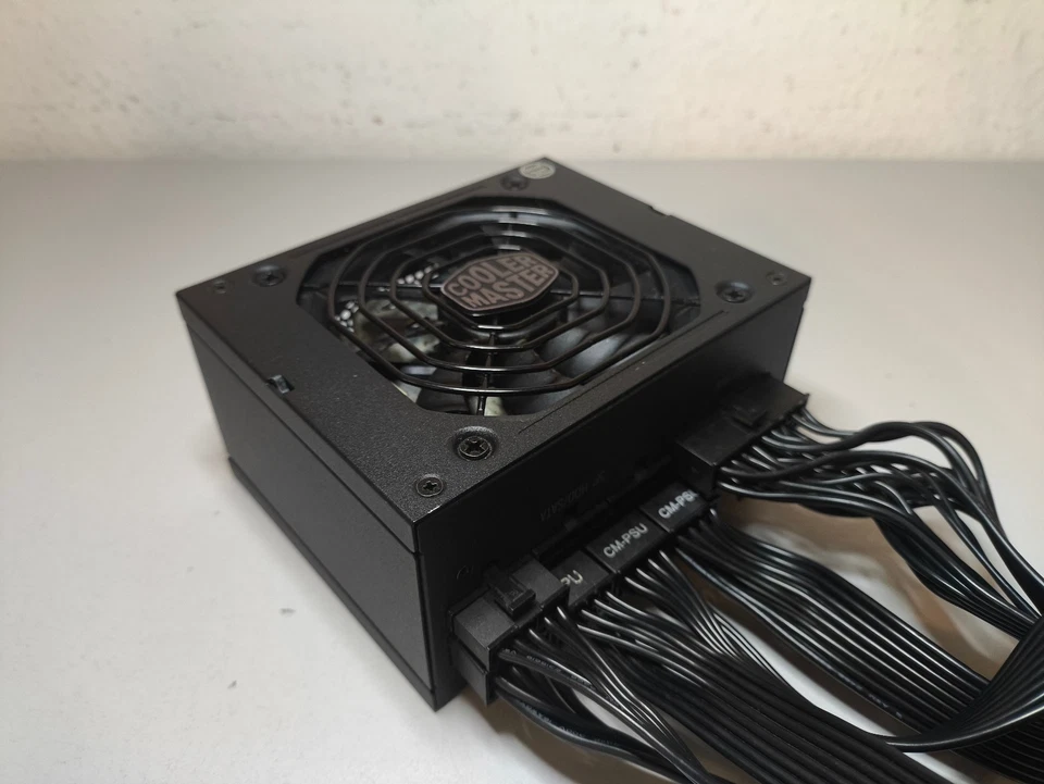 [TESTVIDEO] Cooler Master V-Series V850 SFX 850W - 80+ Gold Netzteil SFX 3.42 - Bild 2 von 4