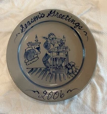 NEW! ROWE POTTERY 10 1/2" 2006 Annual Christmas Plate Season's Greetings Santa