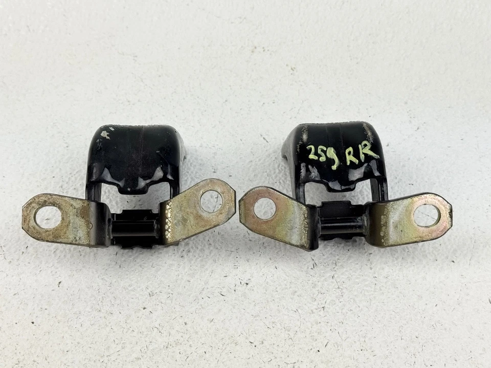 04-15 JUEGO DE 2 BISAGRAS SUPERIORES E INFERIORES LATERALES PASO TRASERO DERECHO NISSAN ARMADA TITAN OEM Foto 2 de 2