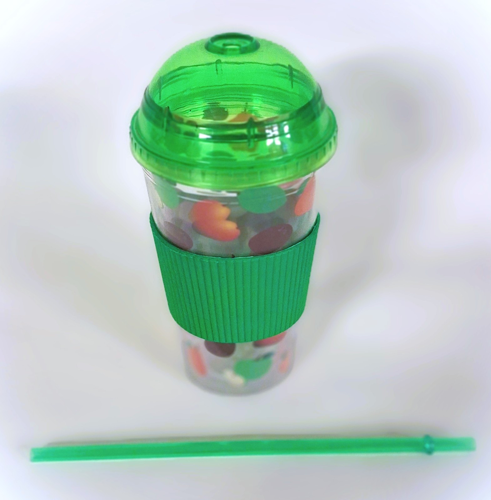 Mug de voyage 450 ml vert : fini les fuites et brûlures avec la protection silicone et paille