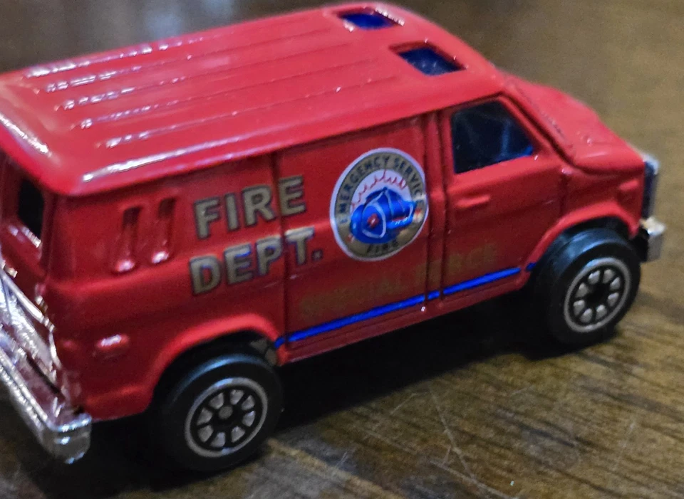 2.5" Welly No 1112 Fire Dept. Emergency Service Van Red Die Cast Toy Car Vehicle - Image 2 of 4