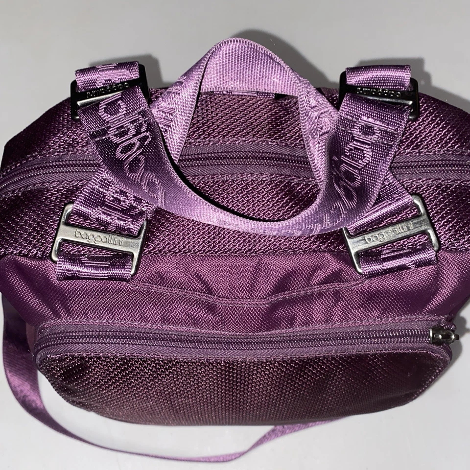 Bolso Bandolera de Viaje Baggallini Borgoña Púrpura Bolso para Laptop Bolsillos Grandes Cartera Foto 2 de 4