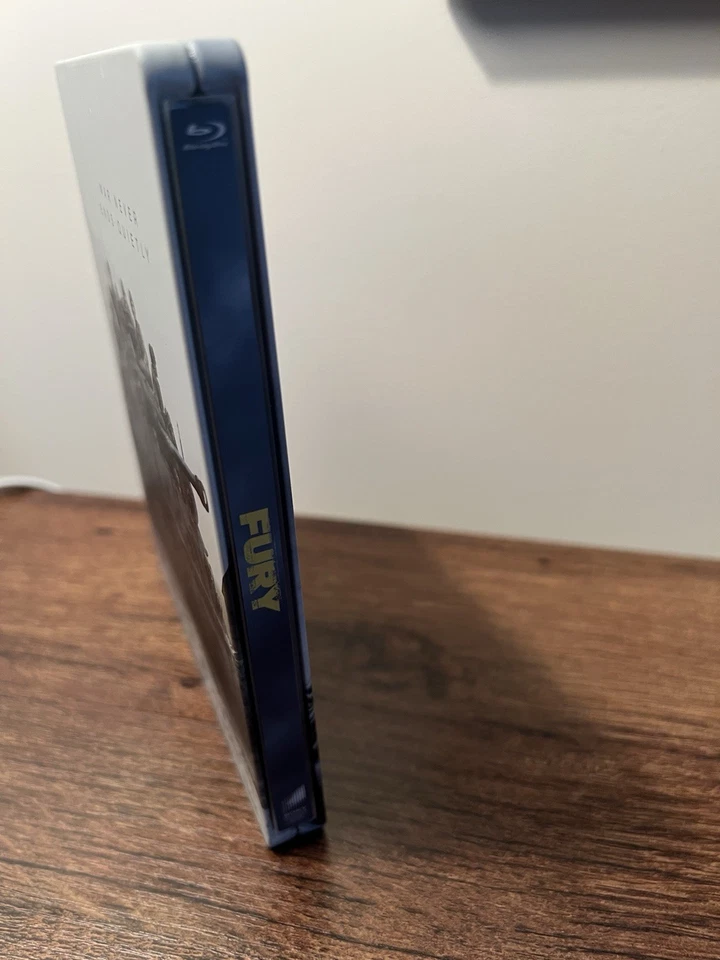 Fury Blu-ray Steelbook (Brad Pitt) Has A scratch on the back - Imagem 3 de 4