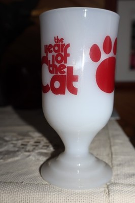 Vtg Arctic Vat The Year of the Cat Drinking White Milk Glass Hot Toddy Mug Paw