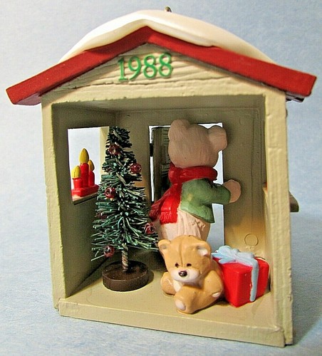 Hallmark Ornament 1988 LA NOSTRA CLUBHOUSE - Foto 3 di 10